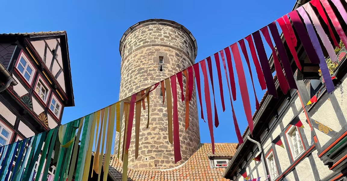 Burg Ludwigstein mit Bändern