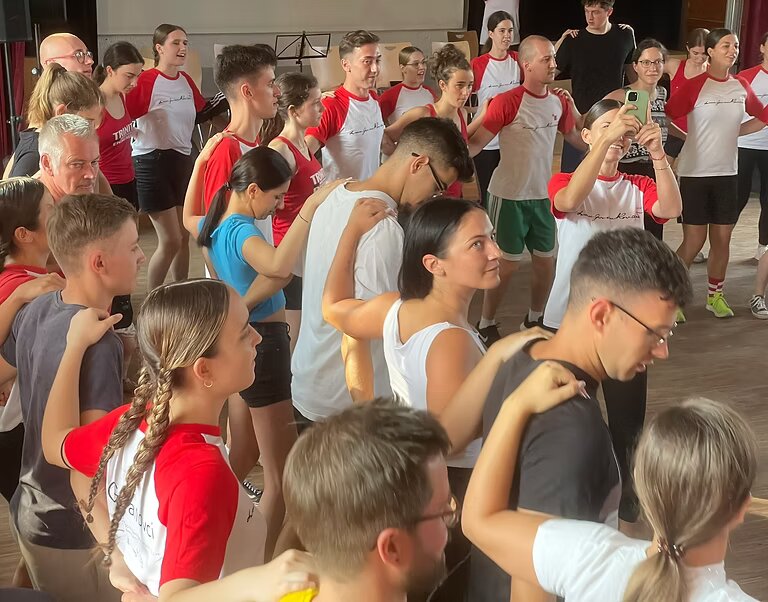 Jugendliche bei gemeinsamen Aktivitäten auf der Europäischen Jugendwoche